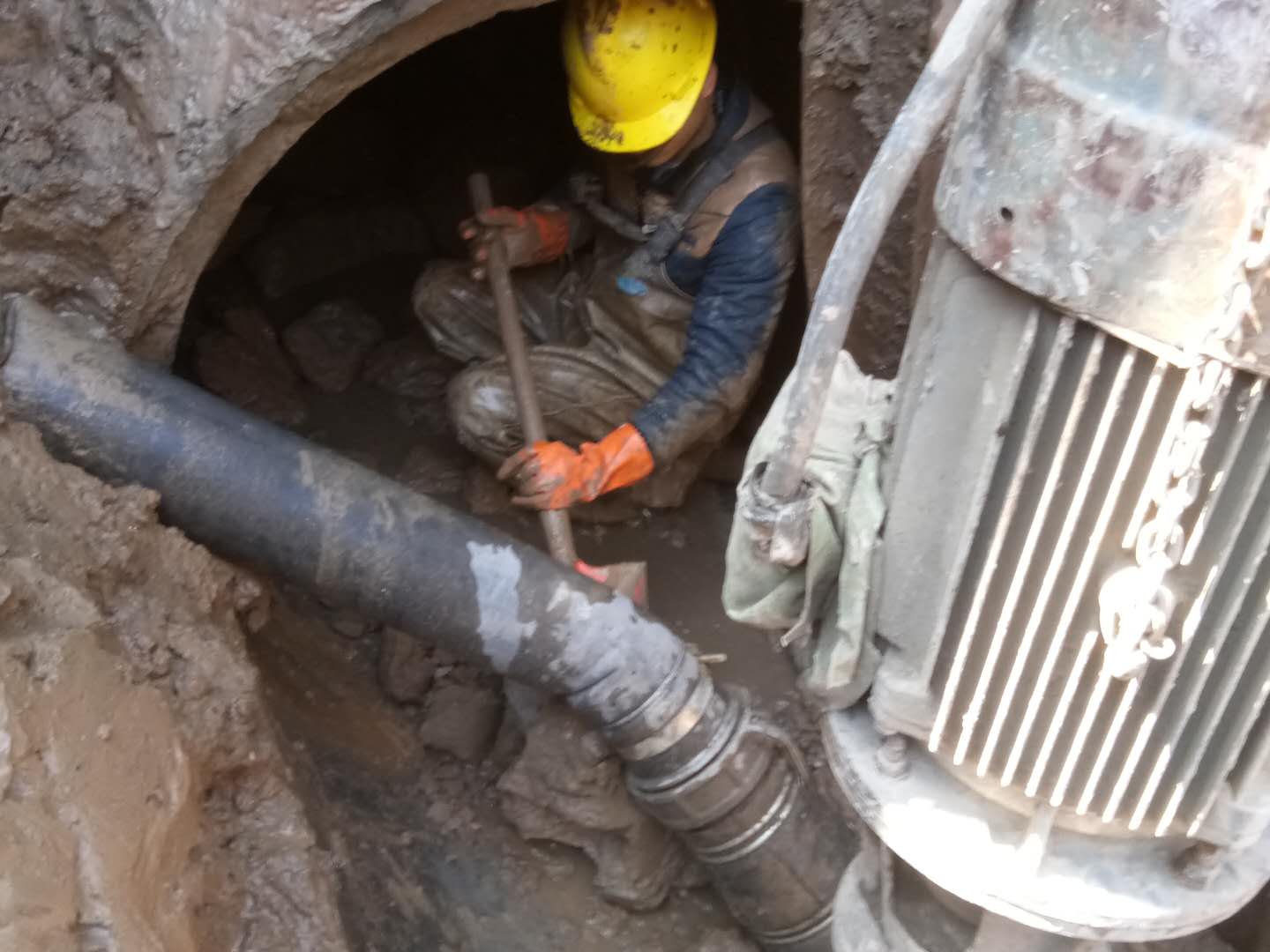 那大镇管道清淤