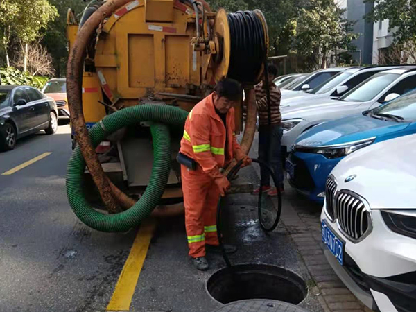 那大镇排污管道清淤